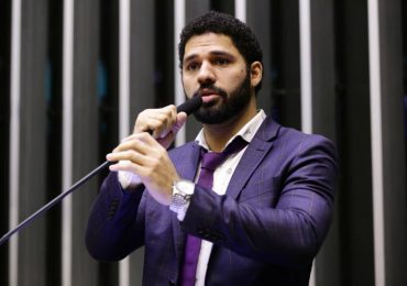 David Miranda diz que Damares Alves é “racista" por querer fim do infanticídio de indígenas