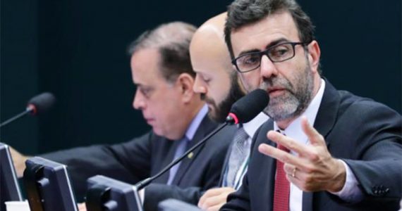 Universal rebate Marcelo Freixo e diz que não ajudará Bolsonaro a criar o Aliança pelo Brasil