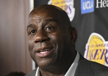 Estrela do basquete, Magic Johnson sai da NBA para se dedicar a Deus