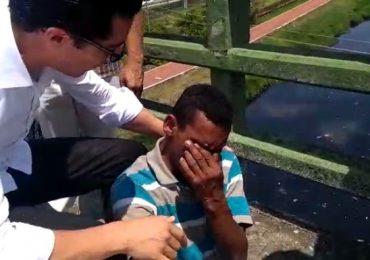 Obreiros intervém e evitam suicídio de homem que queria se atirar de ponte em SP