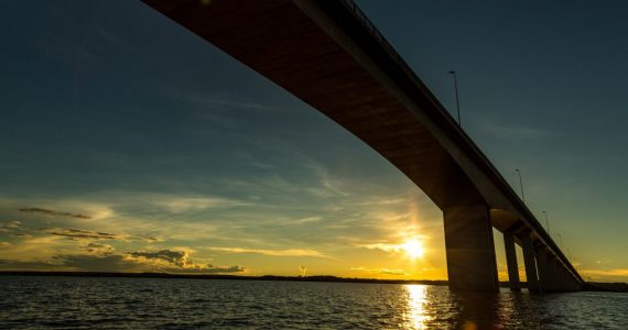 Obreiro leva mensagem de esperança a mulher que planejava se atirar de ponte e evita suicídio