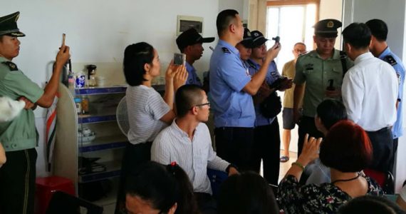 Repressão: China prende cristãos por cultuarem a Deus pela internet