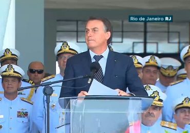 Bolsonaro diz que seu governo adora a Deus, valoriza a família e respeita o povo