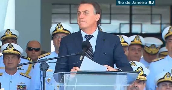 Bolsonaro diz que seu governo adora a Deus, valoriza a família e respeita o povo