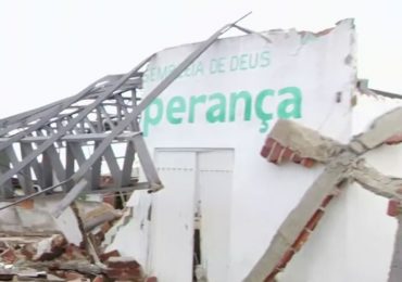 Tempestade faz desabar templo da Assembleia de Deus; Fiéis agradecem livramento