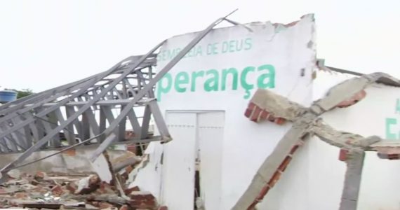 Tempestade faz desabar templo da Assembleia de Deus; Fiéis agradecem livramento