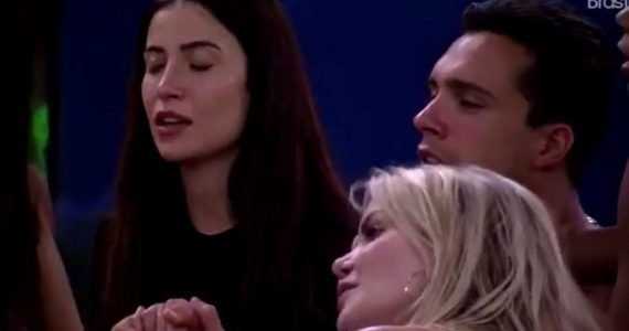 “Culto" no BBB 20 irrita telespectadores e gera discórdia entre participantes; Saiba mais