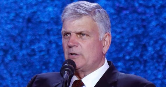 LGBT pressionam e organizadores cancelam pregação de Franklin Graham