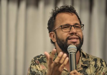 "Jesus foi honrado", diz pastor que desfilou na escola Mangueira