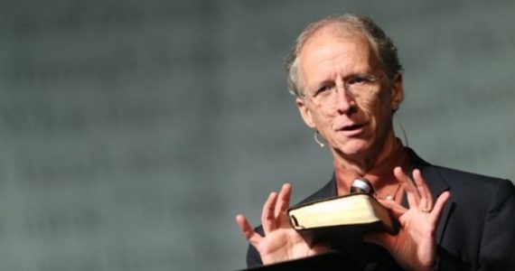 Ministério pastoral feminino é "enganoso, imprudente e mal fundamentado”, alerta John Piper