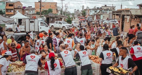 Igreja Universal distribui 64 toneladas de alimentos para 10.590 famílias