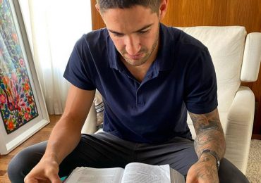 Alexandre Pato recomenda oração e leitura da Bíblia durante quarentena por coronavírus