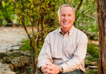 Max Lucado fala sobre como superar o sofrimento através de Cristo.