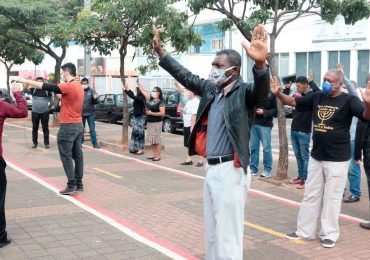 Pastores fazem ato pedindo reabertura das igrejas durante a pandemia