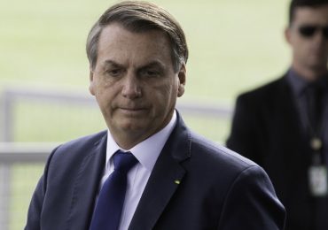 A “cruz é pesada, mas vamos carregar juntos”, diz Bolsonaro a pastores