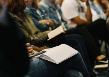 Escritora diz que Deus está preparando a igreja para guerra espiritual durante a pandemia