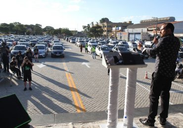 Culto em estacionamento reune quase mil fiéis; Igreja planeja reeditar modelo