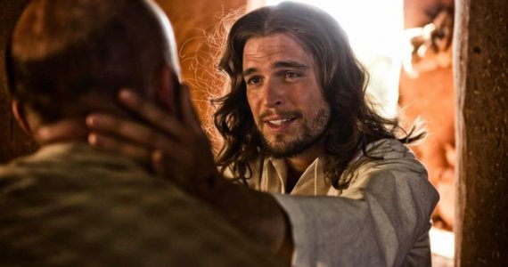 Interpretar Jesus na série A Bíblia “aprofundou minha fé”, diz ator Diogo Morgado