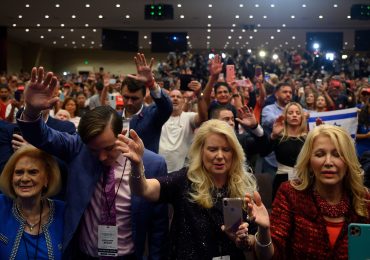 Igreja supera a quarentena e faz culto a céu aberto para falar de Cristo