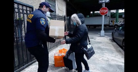 Ex-morador de rua, pastor se esforça para ajudar vítimas da Covid-19