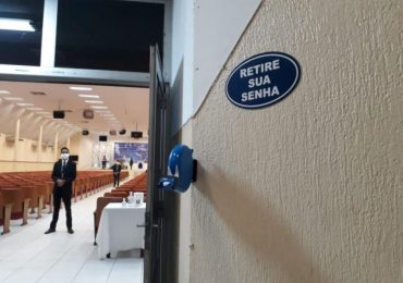 Após polêmica com igrejas, prefeito recua e permite reabertura de templos com regras