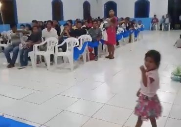 Em culto da Igreja Mundial em tribo indígena, líder prega que “não existe mais coronavírus"