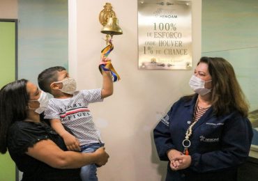 "Milagre de Deus", diz mãe de menino de 4 anos após finalizar tratamento de câncer