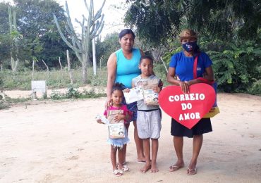 Igreja cria "Correio do Amor" para entregar cartas a crianças na pandemia