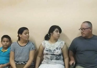 Cuba: pastor preso por ensinar os filhos com método cristão é libertado