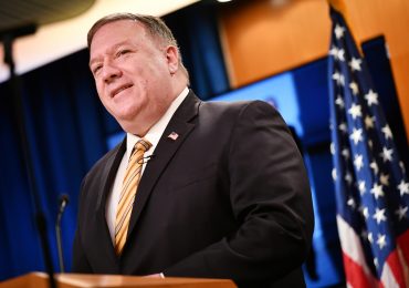 Pompeo diz para cristãos falarem da fé "em praça pública”