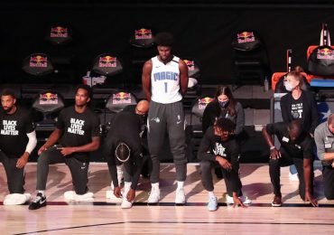 Jogador da NBA se nega a ajoelhar em apoio ao Black Lives Matter: 'Resposta é o evangelho'