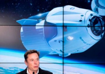 ‘Não sou muito religioso, mas orei’, diz Elon Musk sobre projeto espacial