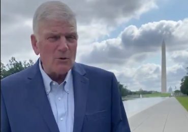 ‘Esperança no Todo-Poderoso’: Franklin Graham convoca à oração contra pandemia e tumultos