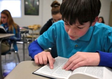 Município torna leitura da Bíblia obrigatória em escolas