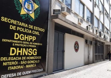 Filhos de Flordelis oraram e cantaram ‘Te Agradeço’ na carceragem