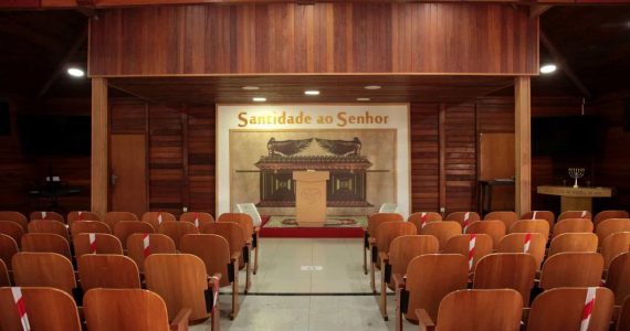 Pastores rebeldes da Universal em Angola admitem fraude em documento