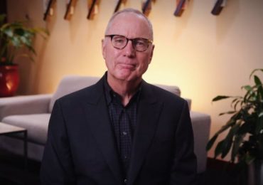 'Antes que Jesus acalme as tempestades, Ele vem até nós’, ensina Max Lucado