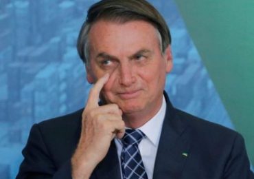 Por temer impeachment, Bolsonaro veta anistia a dívidas de igrejas