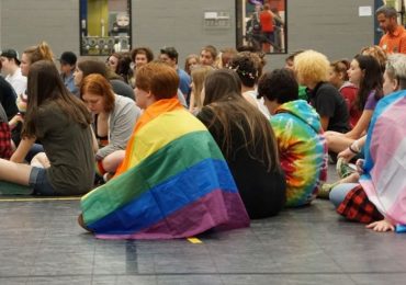 Na Inglaterra, escolas agora são obrigadas a ensinar ideologia de gênero e cultura LGBT