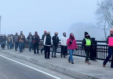 Adolescente organiza marcha de oração de 4 km em sua comunidade