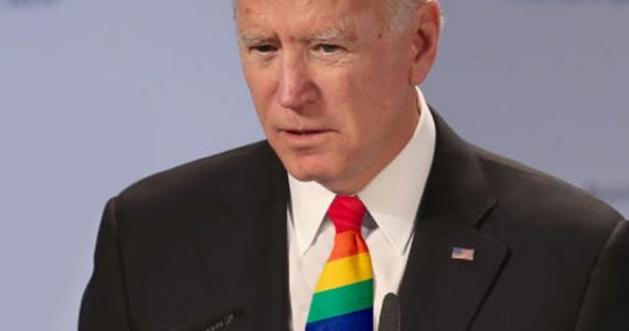 Militância LGBT exige que Biden descredencie escolas cristãs nos EUA