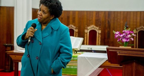 Pastora que prega ‘teologia negra’ diz que ‘o Deus do milagre é o Deus dos brancos'