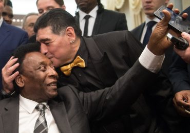 Pelé diz que espera encontrar com Diego Maradona no céu