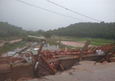 Casa desaba do 1° andar e família sei ilesa: “Foi mão de Deus"