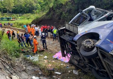 ‘Deus cuidou de mim’, diz jovem que sobreviveu a queda de ônibus de ponte