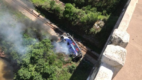 ônibus clandestino acidente queda de ponte João Monlevade