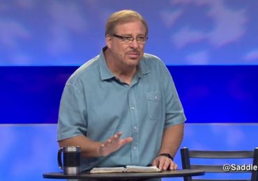 ‘Quando as coisas estão ruins, então voltamos para Deus’, constata pastor Rick Warren