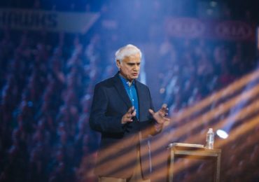 Ministério fundado por Ravi Zacharias admite que o apologeta praticou assédio sexual