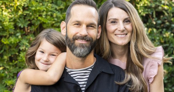 Diagnosticado com câncer, pastor dá lição de vida ao completar triatlo