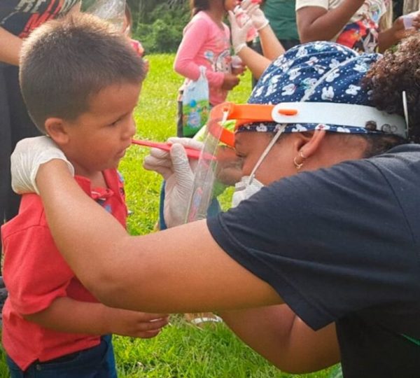 Barco ‘O Missionário’ leva médicos, dentistas e mensagem do Evangelho ao Amazonas